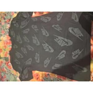 Nike Futura AOP sz M